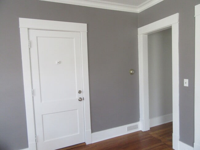 744 Fountain St NE, Unit Upper West in Grand Rapids, MI - Building Photo - Building Photo