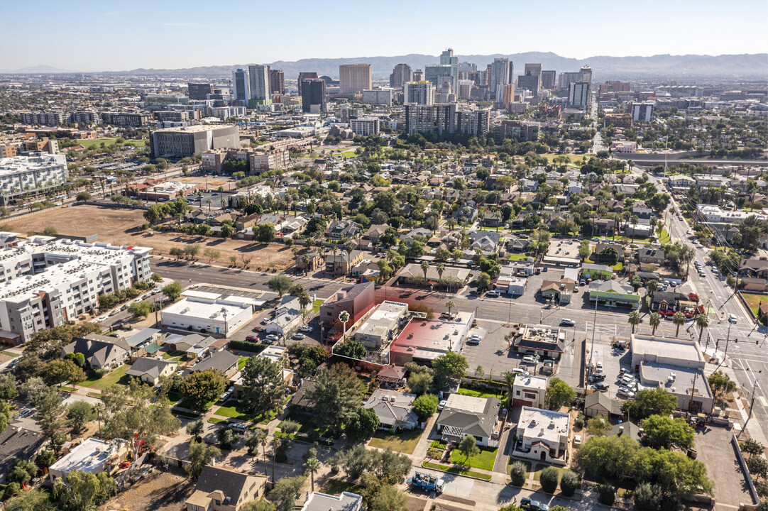 120 W McDowell Rd in Phoenix, AZ - Building Photo