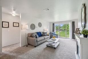 Drawbridge Apartments East in Harrison Township, MI - Building Photo