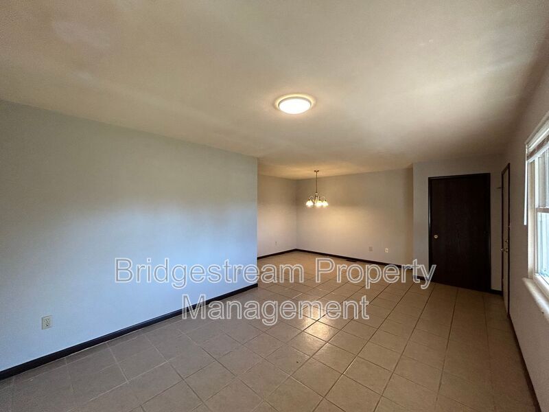 103 Candlewood Ct in Germantown, OH - Building Photo