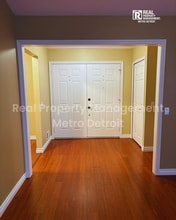 2090 Cumberland Rd in Rochester Hills, MI - Building Photo - Building Photo