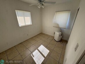 1710 Lauderdale Manor Dr in Fort Lauderdale, FL - Building Photo - Building Photo
