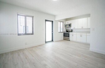 7927 Crespi Blvd in Miami Beach, FL - Building Photo - Building Photo