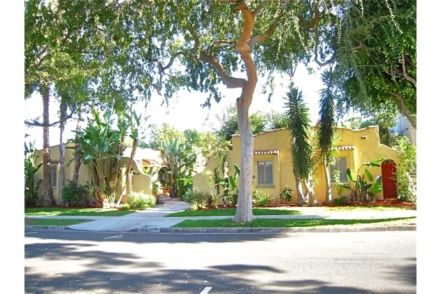 8736 Rangely Ave in West Hollywood, CA - Building Photo