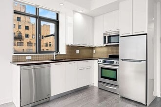 49 E 34th St, Unit 10C in New York, NY - Building Photo - Building Photo