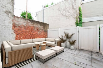 925 S 23rd St, Unit A in Philadelphia, PA - Foto de edificio - Building Photo