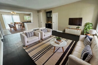 Montecito Villas in Sacramento, CA - Building Photo - Building Photo