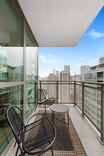 365 N Halsted St in Chicago, IL - Building Photo - Building Photo