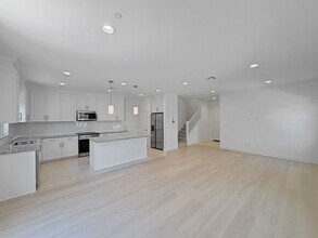 742 Kingbird Lp in Oceanside, CA - Foto de edificio - Building Photo