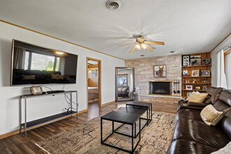 2726 Ridley Rd in Hartland, WI - Foto de edificio - Building Photo