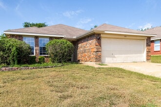 833 Beaver Creek Dr in Burleson, TX - Building Photo - Building Photo