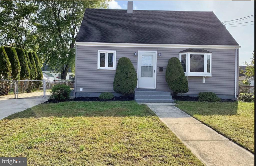 43 Falmouth Rd in Hamilton Township, NJ - Building Photo