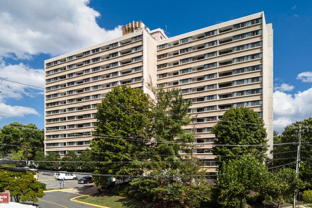 Highpointe Condominium in Alexandria, VA - Foto de edificio