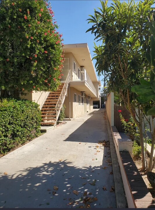 1128 Raymond Ave in Glendale, CA - Foto de edificio