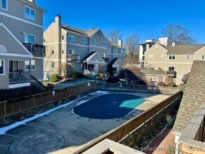 58 Glenrock in Norwalk, CT - Foto de edificio - Building Photo