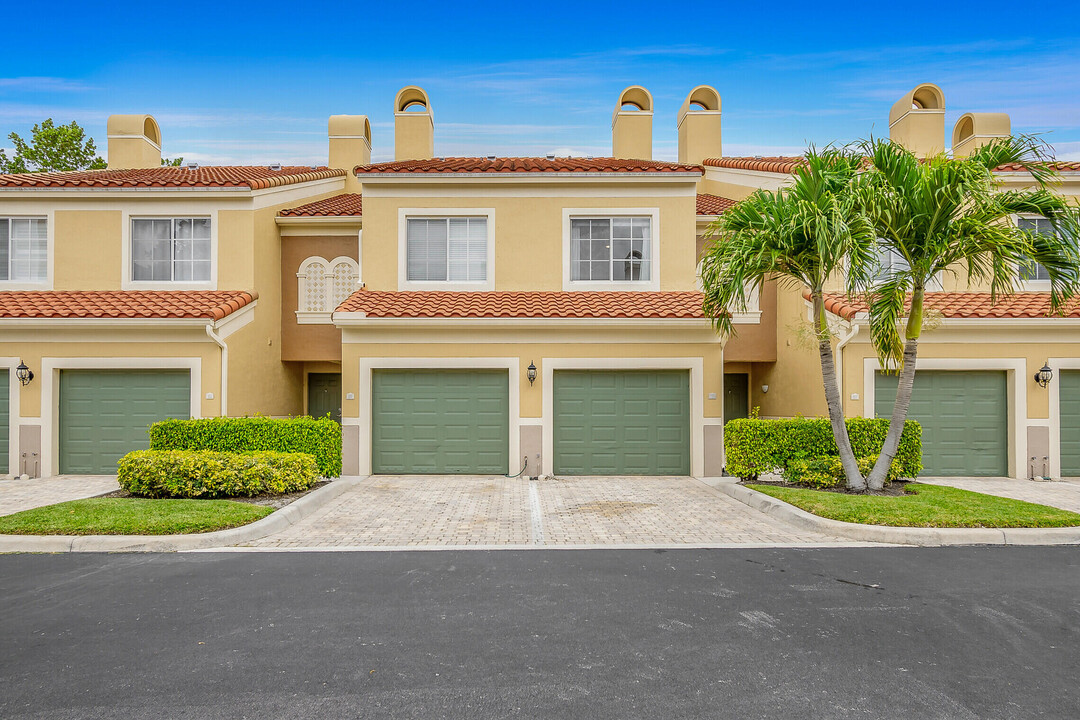 11785 St Andrews Place-Unit -104 in Wellington, FL - Foto de edificio