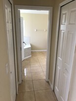 543 Kingsbury Ln in Lehigh Acres, FL - Building Photo