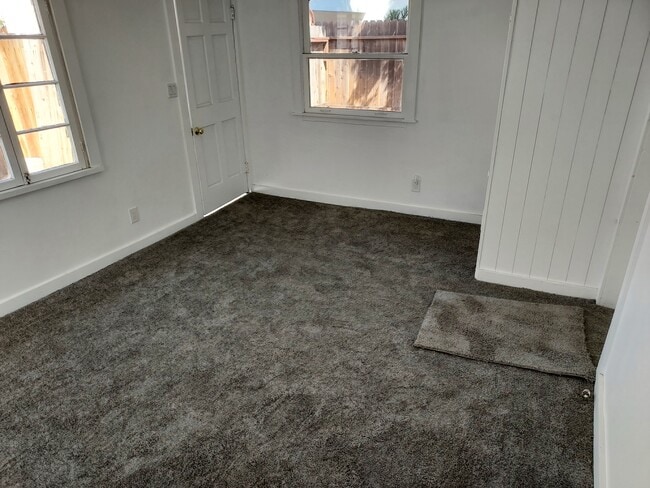 1586 Orange Ave in Costa Mesa, CA - Foto de edificio - Building Photo