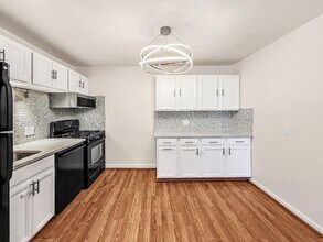 6 Venice St, Unit B3 in Danvers, MA - Building Photo - Building Photo