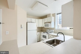 23 Pierside Dr in Baltimore, MD - Building Photo - Building Photo