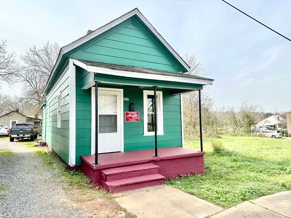 437 W Main St in Rock Hill, SC - Building Photo