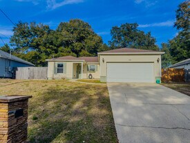 7304 Gordon Evans Rd in Navarre, FL - Building Photo