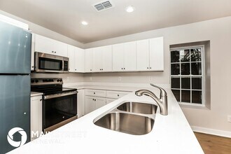 815 Lena St in Nashville, TN - Foto de edificio - Building Photo