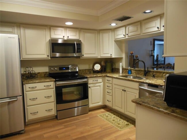 1000 Riverside Dr in Palmetto, FL - Building Photo - Building Photo