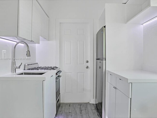 property at 7315 Carlyle Ave