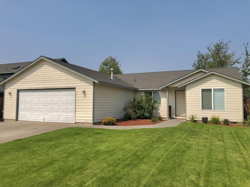 735 NE Negus Pl in Redmond, OR - Building Photo