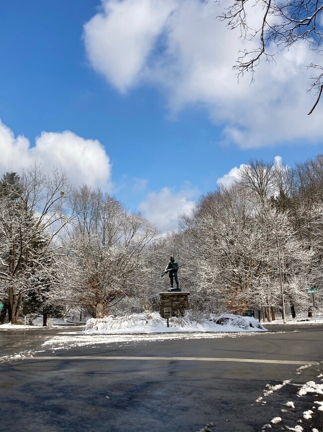 2118 Eastern Pky, Unit 4 in Louisville, KY - Foto de edificio - Building Photo