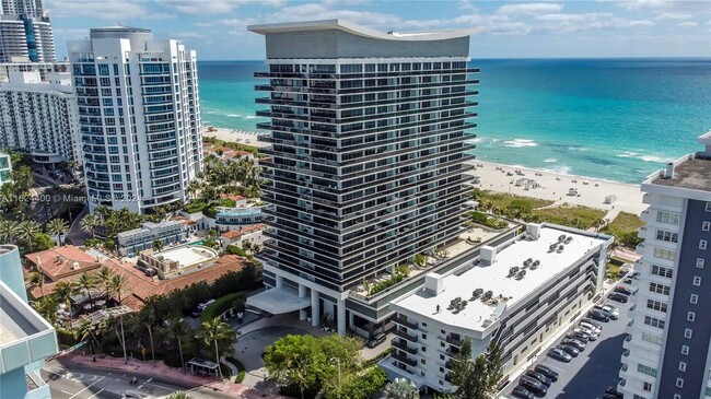 5875 Collins Ave in Miami, FL - Building Photo - Building Photo