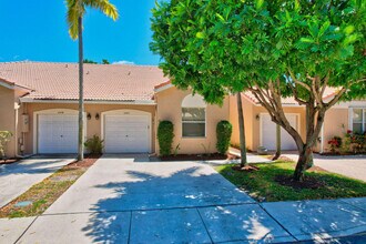 2484 N Coral Trace Cir in Delray Beach, FL - Building Photo - Building Photo