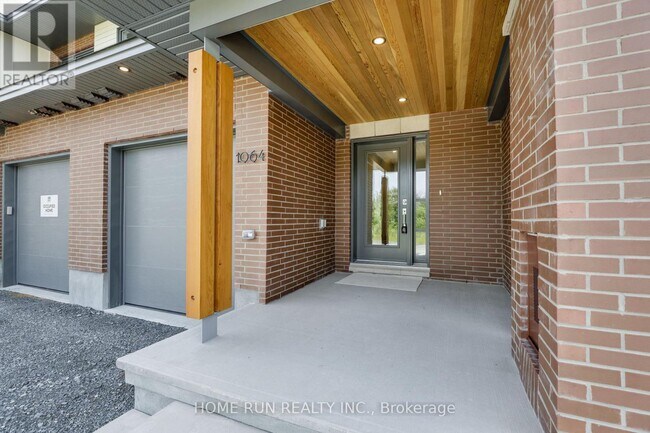 1064 Kitigan Grove in Ottawa, ON - Building Photo - Building Photo