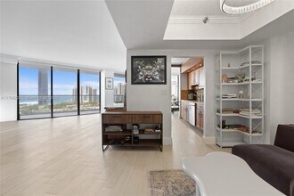 19707 Turnberry Way, Unit 19h in Aventura, FL - Building Photo - Building Photo