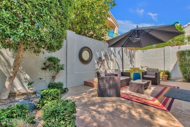 property at 1138 E Amberwood Dr