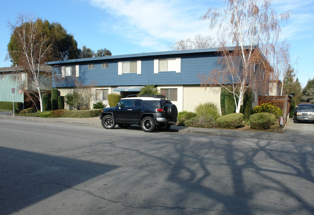 Dry Creek Apartments in Mountain View, CA - Building Photo