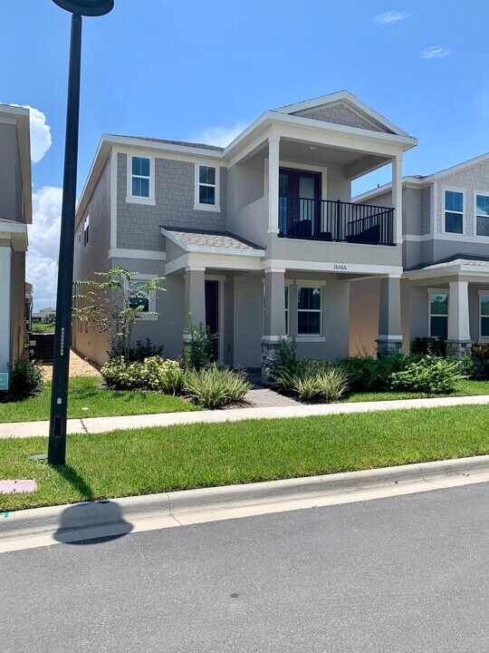 16066 Micelli Dr in Winter Garden, FL - Foto de edificio