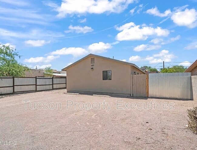 property at 1107 W Sonora St