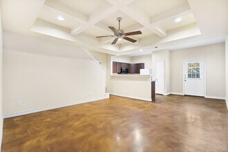 5006 Summit Wood in San Antonio, TX - Building Photo - Building Photo