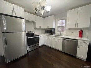 64 Wawayanda Ave in Middletown, NY - Building Photo - Building Photo