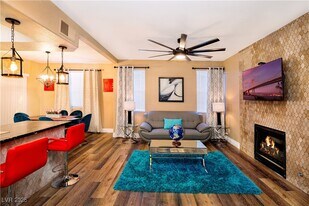 7713 Himalayas Ave in Las Vegas, NV - Building Photo