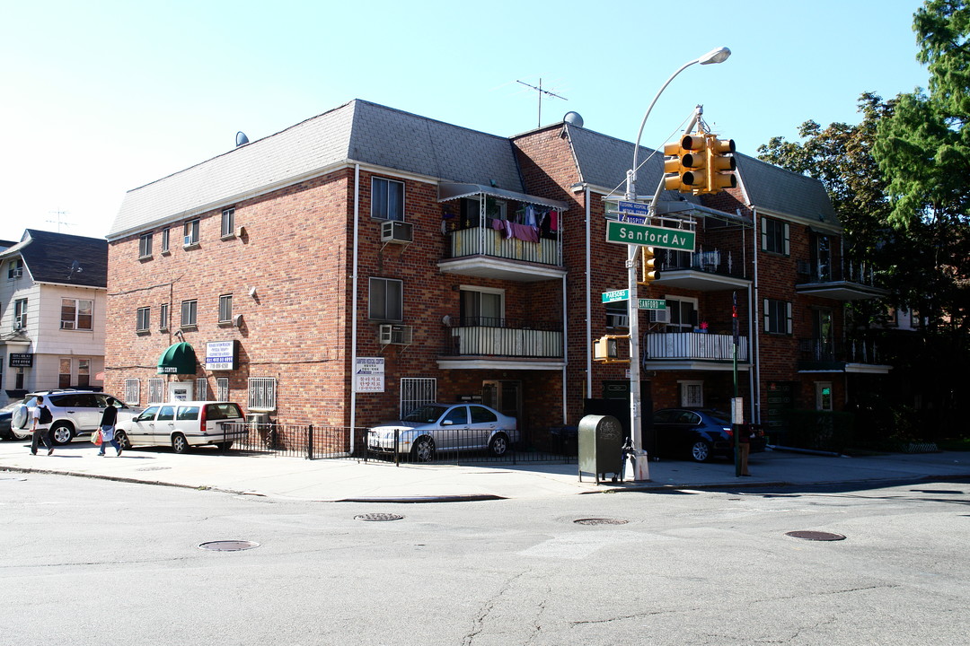 14364-14370 Sanford Ave in Flushing, NY - Foto de edificio