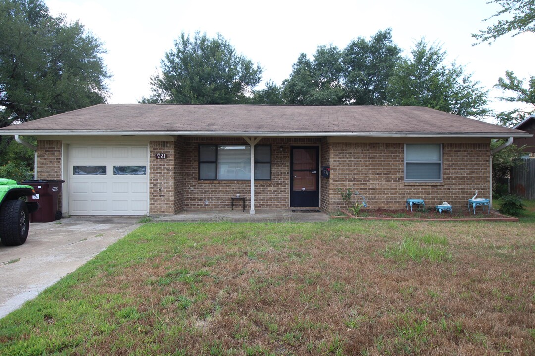 721 Water Crest Cir in Canton, TX - Building Photo