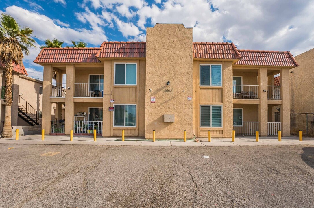 5303 Del Gado Dr in Las Vegas, NV - Foto de edificio