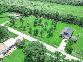 7823 Pleasant Ave in Alvin, TX - Building Photo - Building Photo
