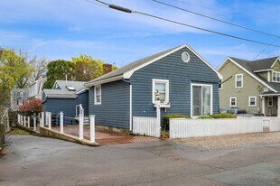 13 Roosevelt Ave in Marblehead, MA - Building Photo