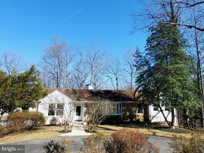 9109 McDonald Dr in Bethesda, MD - Building Photo - Building Photo