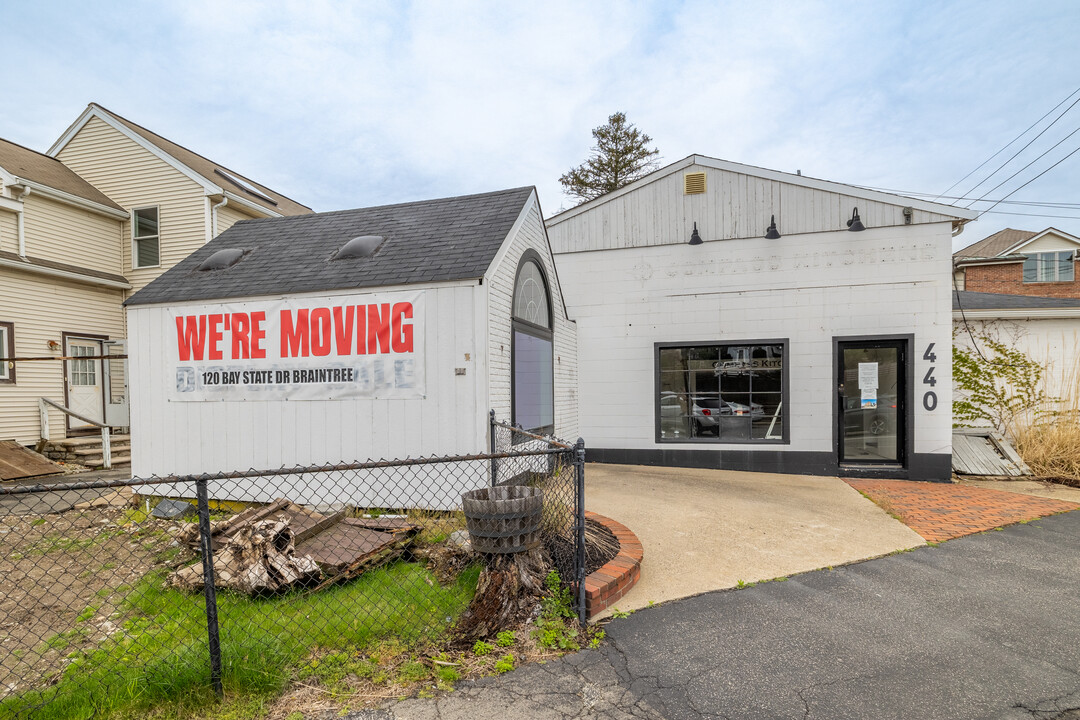 440 Granite Ave in Milton, MA - Building Photo