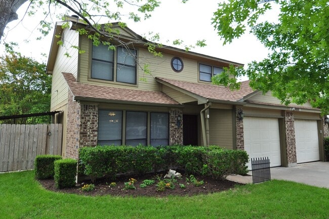 13405 Saddlebrook Trail, Unit #B in Austin, TX - Foto de edificio - Building Photo